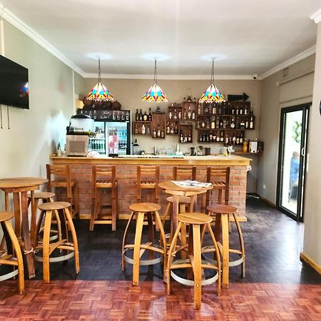 Mijn Kitchen Coffee Shop And B&B 블랜타이어 외부 사진